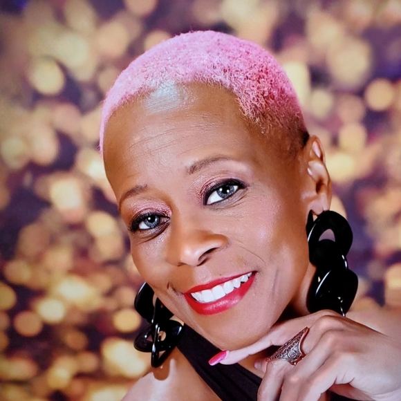 Meet your Posher, Posh - Picture 2 of 2